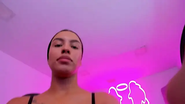 Snapshot of xiomara__cortes chatting on 11.04.25 xiomara cortes online show from 11.04.25