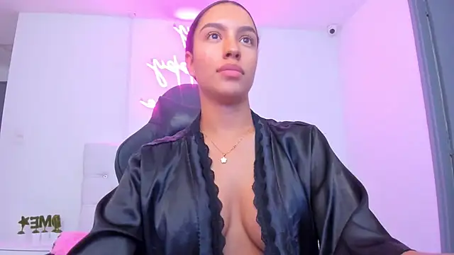 Snapshot of xiomara__cortes chatting on 11.06.25 xiomara cortes online show from 11.06.25