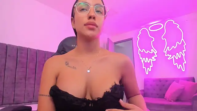 xiomara  cortes online show from 11.25.25