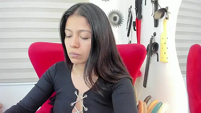 Snapshot of julieta_evans_ chatting on 10.06.25 julieta evans online show from 10.06.25