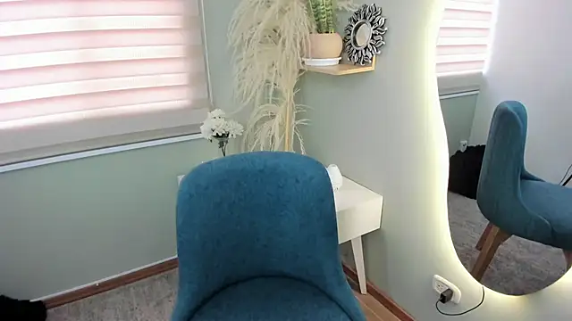 Snapshot of julieta_evans_ chatting on 11.06.25 julieta evans online show from 11.06.25