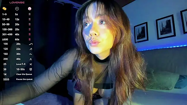 Snapshot of sofimendoza chatting on 10.12.25 sofimendoza online show from 10.12.25