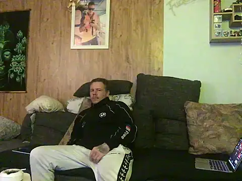 Snapshot of steveindahouse chatting on 03.17.25 steveindahouse online show from 03.17.25