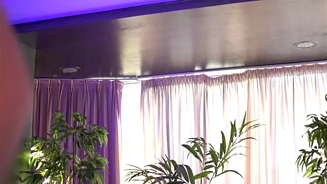 HotSkinnyX online show from 09.18.25