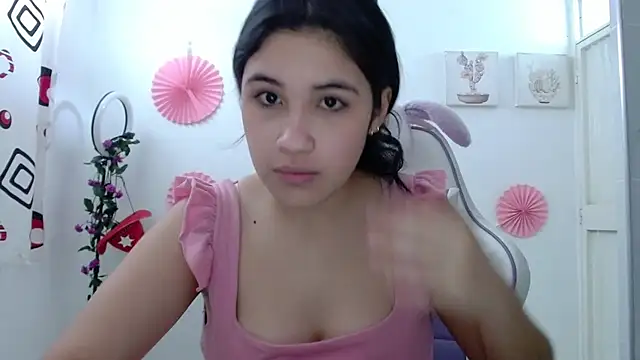 Snapshot of InocentHeaven1 chatting on 10.27.25 InocentHeaven1 online show from 10.27.25