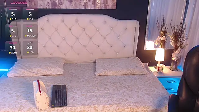 LiaVillalobos online show from 11.11.25