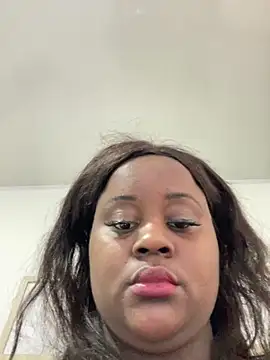 Snapshot of sharik-browns chatting on 06.15.26 sharik-browns online show from 06.15.26