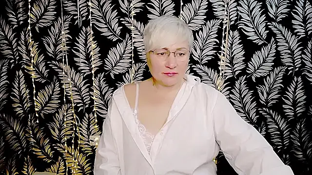 Snapshot of Olivia_playful chatting on 05.17.26 Olivia playful online show from 05.17.26