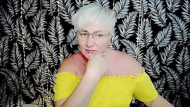 Snapshot of Olivia_playful chatting on 06.11.26 Olivia playful online show from 06.11.26