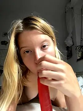 Snapshot of kimczii chatting on 12.04.24 kimczii online show from 12.04.24