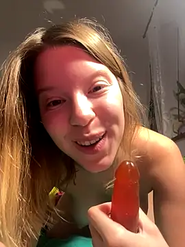 Snapshot of kimczii chatting on 10.10.25 kimczii online show from 10.10.25