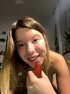 Snapshot of kimczii chatting on 10.24.25 kimczii online show from 10.24.25