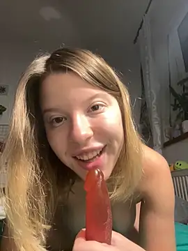 Snapshot of kimczii chatting on 10.28.25 kimczii online show from 10.28.25