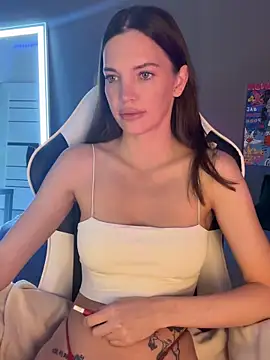 julia fly online show from 10.10.25