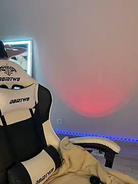 julia fly online show from 03.07.26