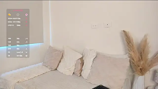 Snapshot of ZOEGARNER01 chatting on 10.01.25 ZOEGARNER01 online show from 10.01.25