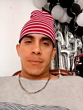 Snapshot of LarryCapija chatting on 10.10.25 LarryCapija online show from 10.10.25