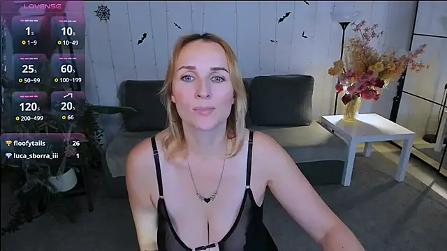 Snapshot of Karinella_x chatting on 10.26.25 Karinella x online show from 10.26.25