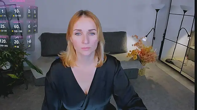 Snapshot of Karinella_x chatting on 11.15.25 Karinella x online show from 11.15.25