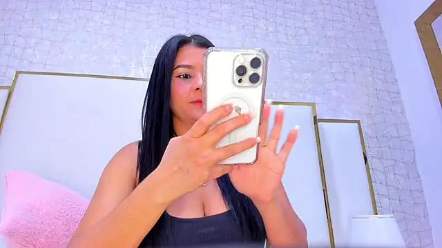 Snapshot of paola_rodriguez chatting on 09.15.25 paola rodriguez online show from 09.15.25