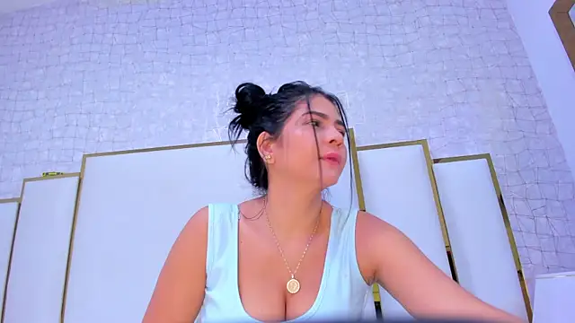 Snapshot of paola_rodriguez chatting on 09.20.25 paola rodriguez online show from 09.20.25