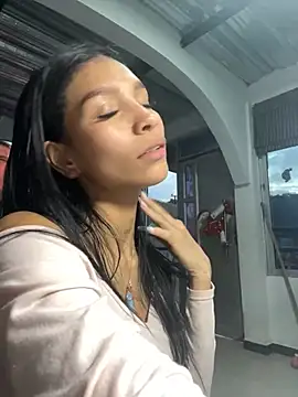 LauraAristizabal online show from 12.27.24