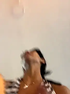 Snapshot of LauraAristizabal chatting on 10.07.25 LauraAristizabal online show from 10.07.25