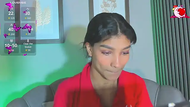 Snapshot of LauraAristizabal chatting on 10.11.25 LauraAristizabal online show from 10.11.25