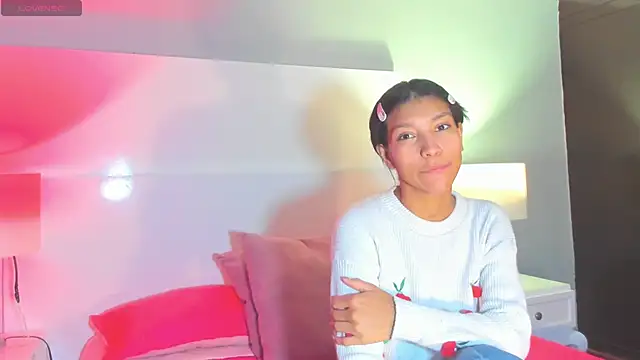 Snapshot of LauraAristizabal chatting on 10.16.25 LauraAristizabal online show from 10.16.25