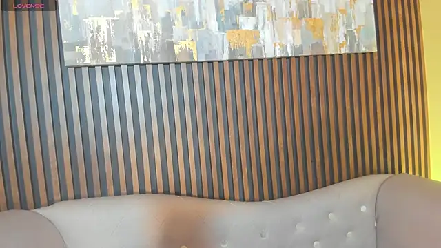 Snapshot of LauraAristizabal chatting on 10.18.25 LauraAristizabal online show from 10.18.25