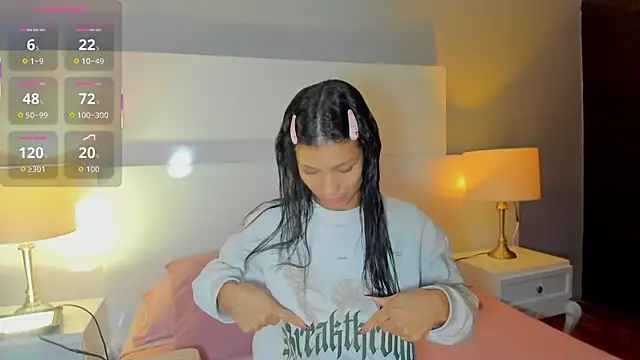 Snapshot of LauraAristizabal chatting on 11.05.25 LauraAristizabal online show from 11.05.25