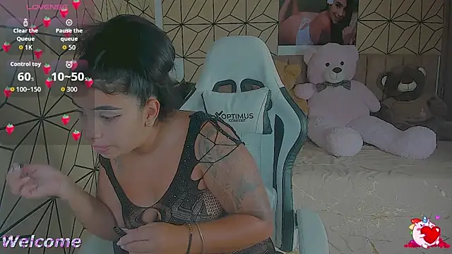 Snapshot of vane_lopez_ chatting on 10.15.25 vane lopez online show from 10.15.25