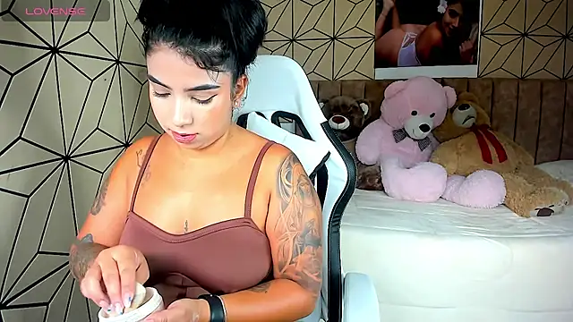 Snapshot of vane_lopez_ chatting on 11.05.25 vane lopez online show from 11.05.25