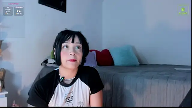 Snapshot of miaa-lee chatting on 11.04.25 miaa-lee online show from 11.04.25