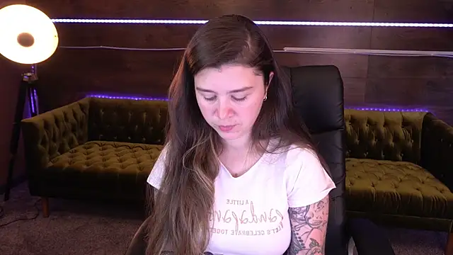 Snapshot of AmellyMilly chatting on 09.23.25 AmellyMilly online show from 09.23.25