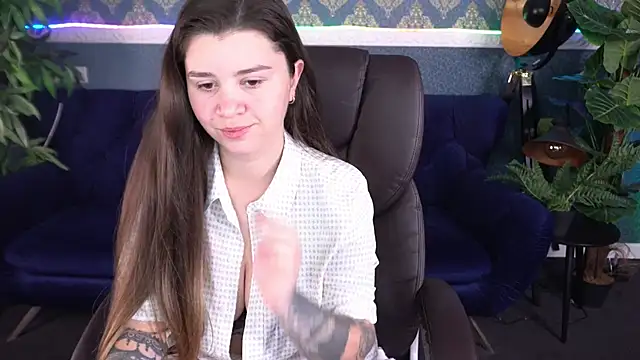 Snapshot of AmellyMilly chatting on 10.23.25 AmellyMilly online show from 10.23.25