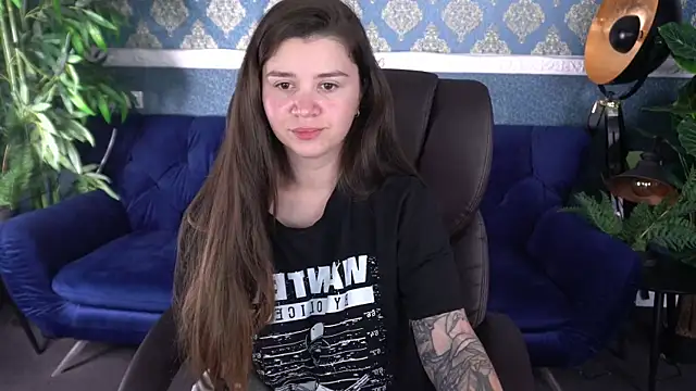 Snapshot of AmellyMilly chatting on 10.25.25 AmellyMilly online show from 10.25.25