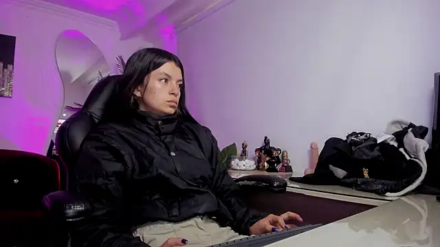 Snapshot of Meghan320 chatting on 10.29.25 Meghan320 online show from 10.29.25