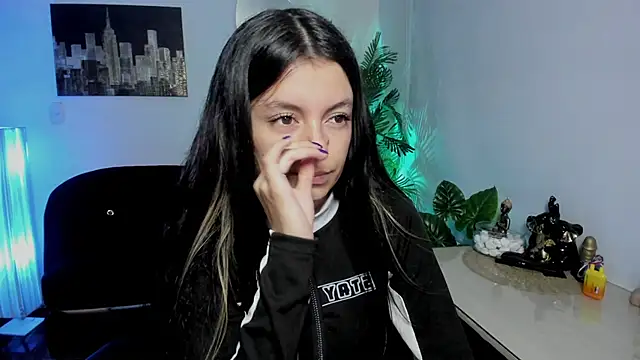 Snapshot of Meghan320 chatting on 10.30.25 Meghan320 online show from 10.30.25