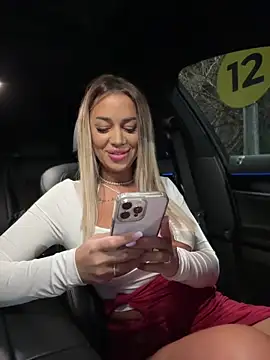 KirstieVegas online show from 01.12.25