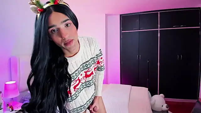 Snapshot of Ainhoads chatting on 12.15.24 Ainhoads online show from 12.15.24