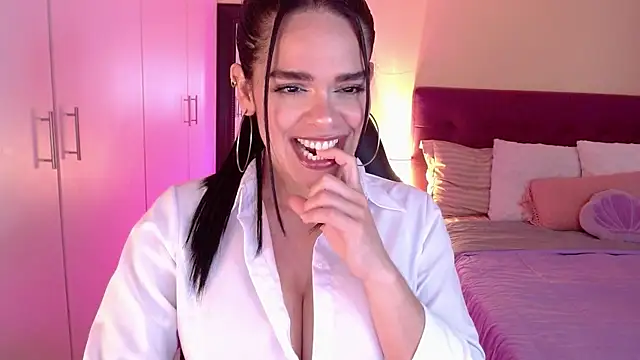 Snapshot of Mafer_Meow chatting on 10.04.25 Mafer Meow online show from 10.04.25