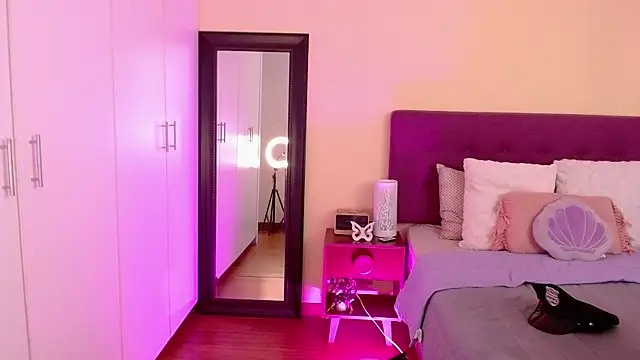 Snapshot of Mafer_Meow chatting on 10.19.25 Mafer Meow online show from 10.19.25