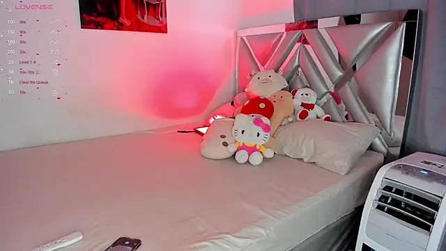 Snapshot of KAREN17 chatting on 12.12.24 KAREN17 online show from 12.12.24