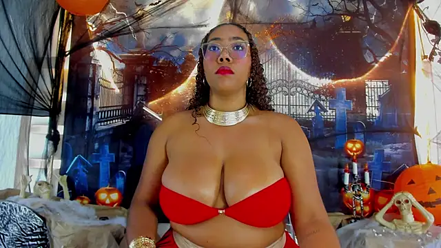 Snapshot of Aisharhodes00 chatting on 10.31.25 Aisharhodes00 online show from 10.31.25