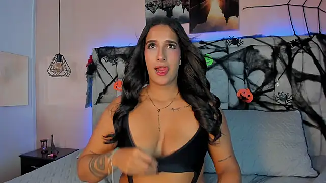 Snapshot of Stefhanyblow chatting on 10.25.25 Stefhanyblow online show from 10.25.25