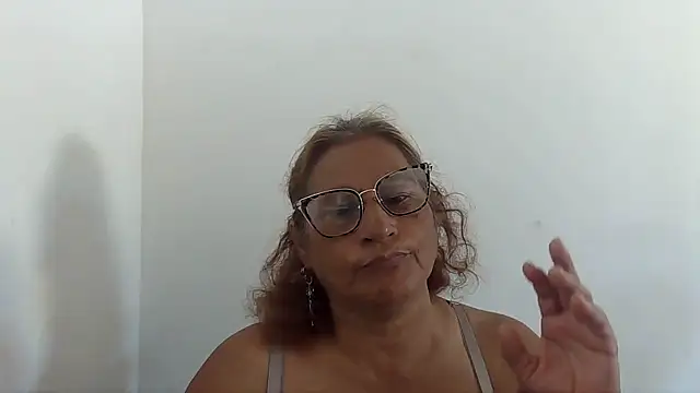 Snapshot of charrysexy1 chatting on 10.18.25 charrysexy1 online show from 10.18.25