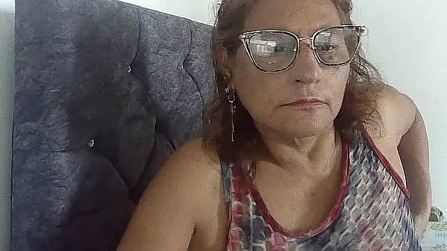 Snapshot of charrysexy1 chatting on 10.31.25 charrysexy1 online show from 10.31.25