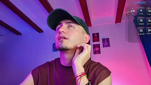 Snapshot of dimitri-bilak chatting on 09.17.25 dimitri-bilak online show from 09.17.25