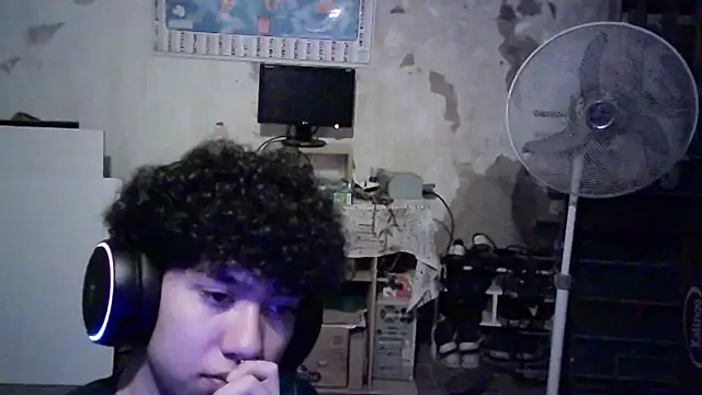 Snapshot of Emv2 chatting on 03.23.26 Emv2 online show from 03.23.26